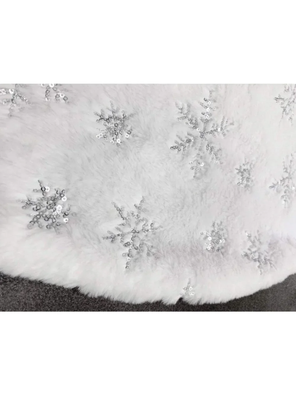 48-Inch White Faux Fur Christmas Tree Skirt with Sequin Snowflakes - Holiday